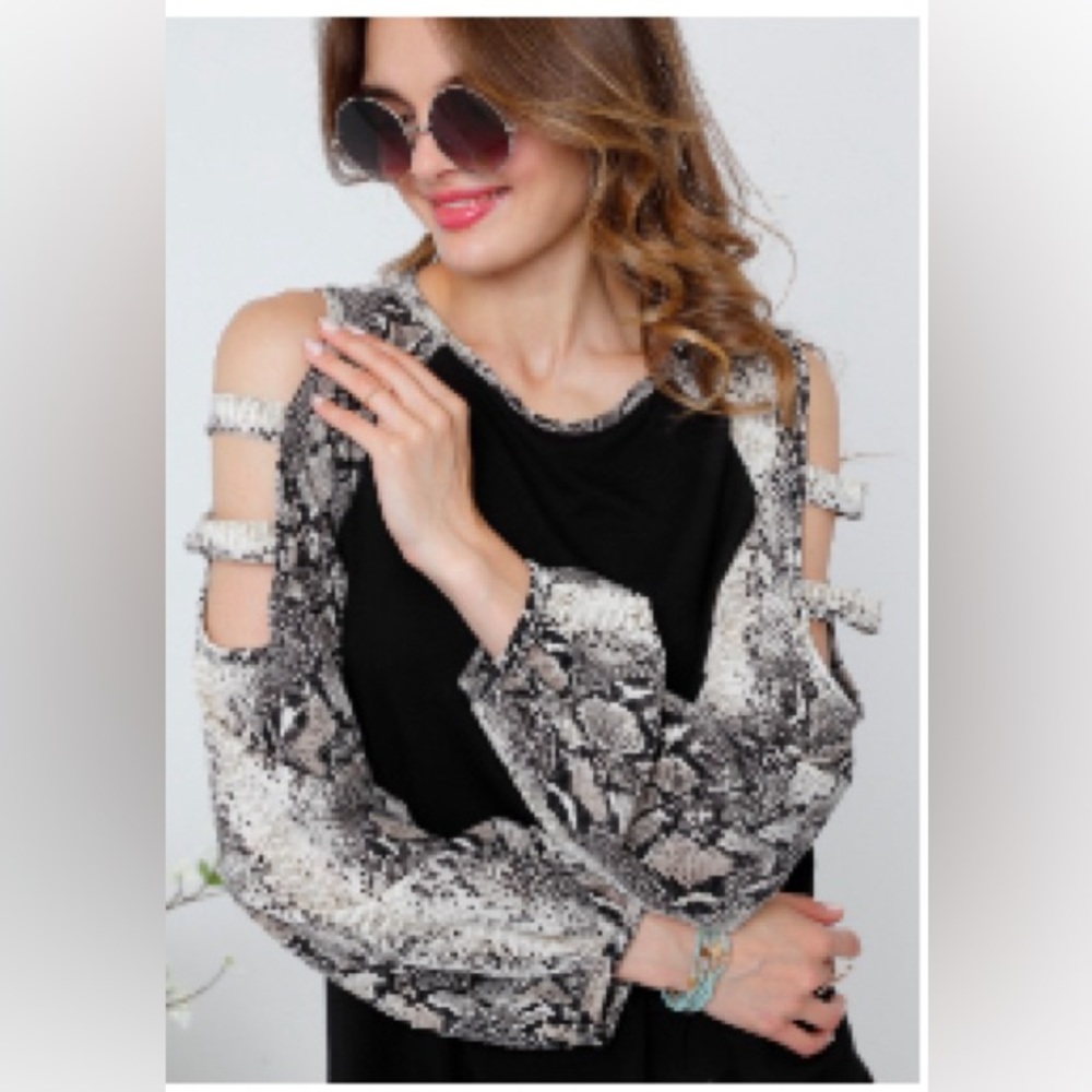 NWOT Adora size SMALL black and snake cold shoulder top